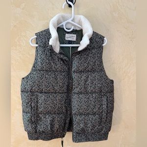 Universal Thread Puffer Vest size M